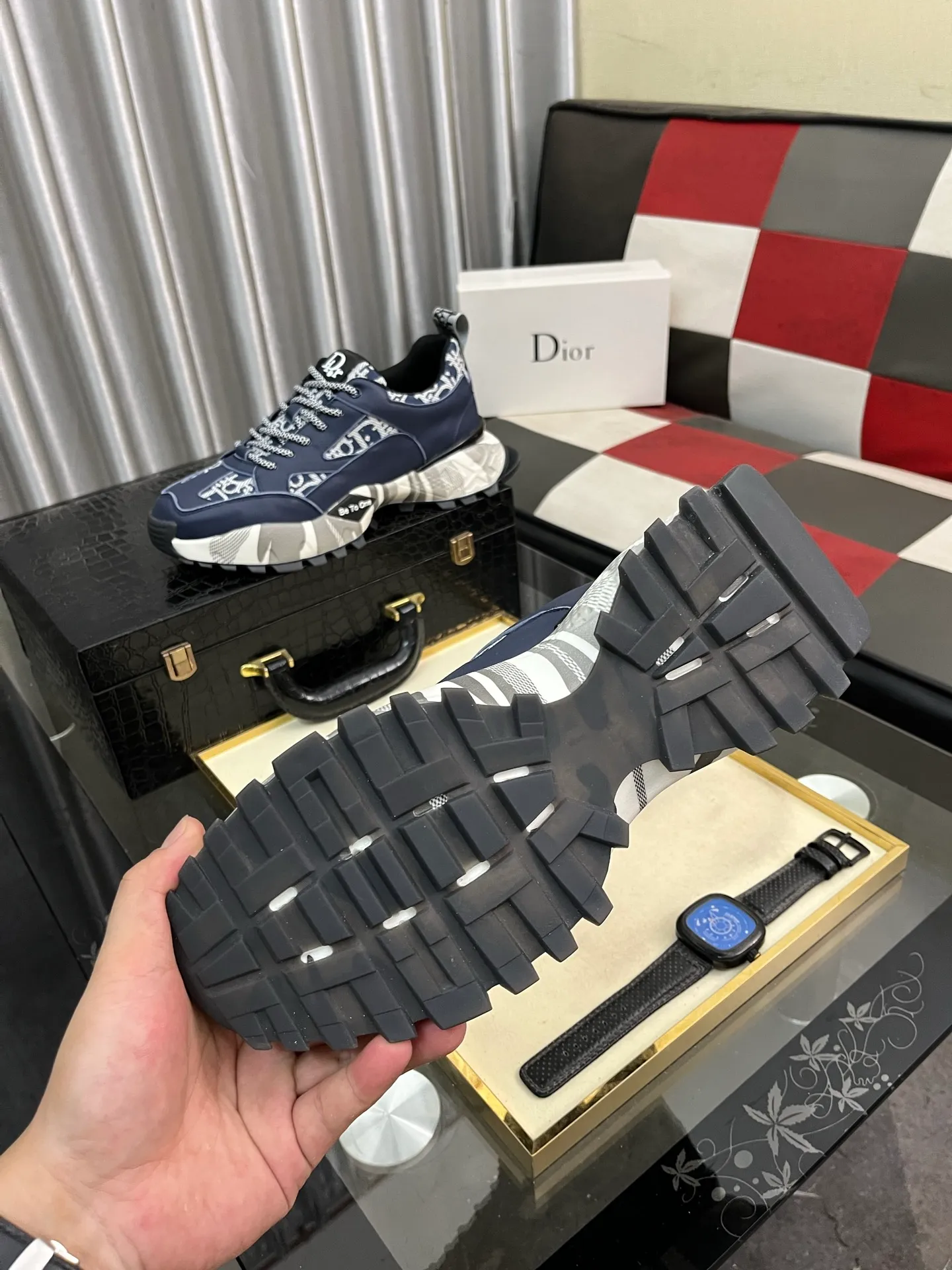Men's Men's Shoes💰458⌚️⌚️Dior unique modern style sneakers. Counter purchasing 🏃casual leather shoes😍😍 original cowhide leather imported from Italy (refuses to discolor and grind feet) soles: original soles specially provided by the original factory, super cool😍 lace up and walk with wind👍 style design ⚠️ super comfortable and wear-resistant original soles. Just like shooting the real thing 🎬The real thing is better Code number: 38-443️⃣Colors available